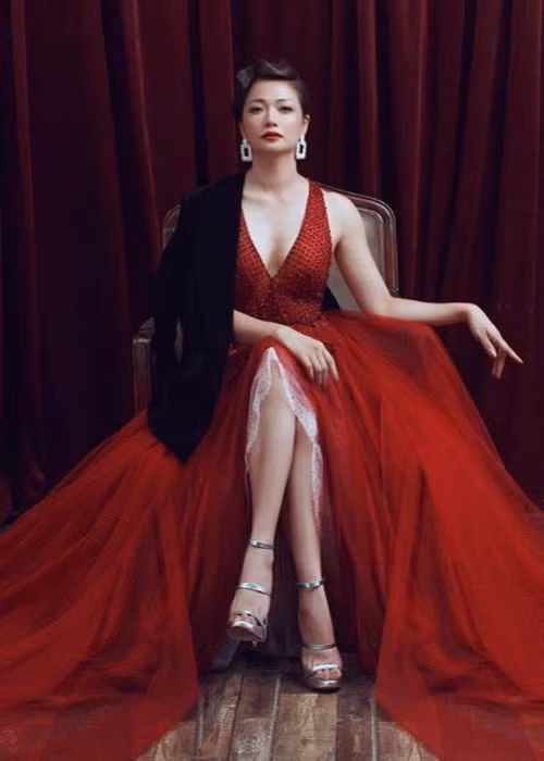 Nữ diễn viên kiêu sa, quyến rũ trong một bộ ảnh.