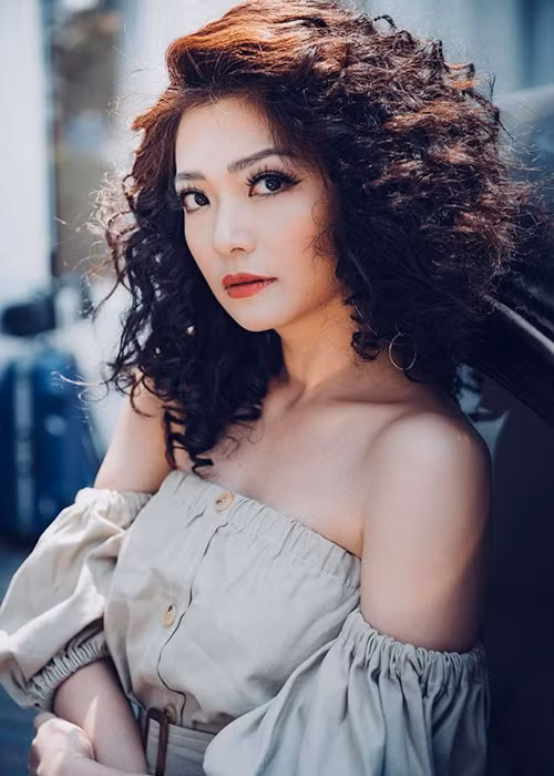 Chân dung bố của con trai cũng được Kiều Anh giữ kín trong những năm qua.