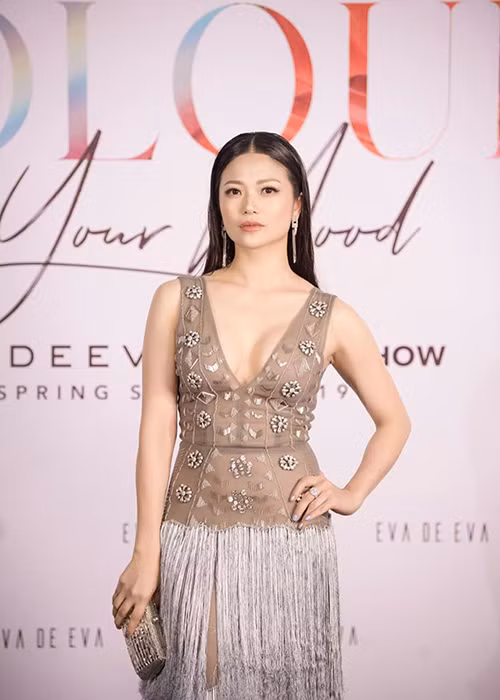 Kiều Anh được khen ngợi có vóc dáng gợi cảm và gương mặt đậm chất Á Đông.