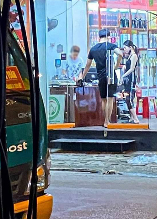 Cả hai tỏ ra khá thân thiết khi xuất hiện bên nhau.