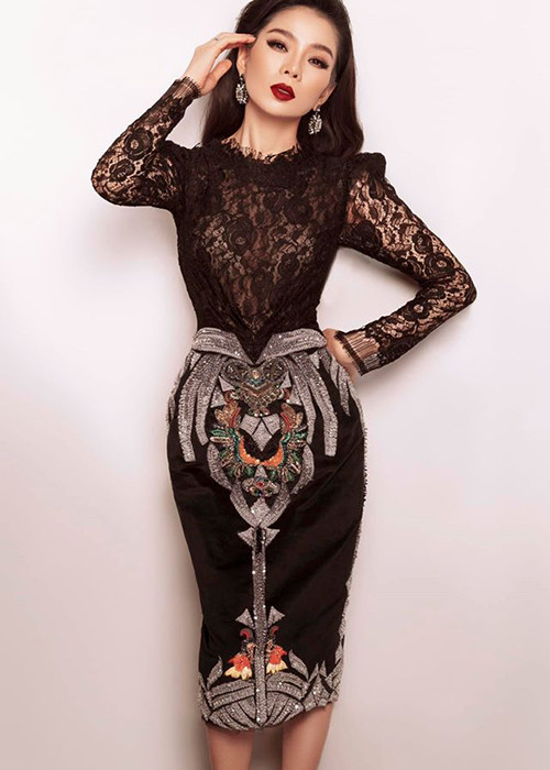 Lệ Quyên cũng có những phát ngôn về người thứ ba. Cô cho rằng dại nhất là làm người thứ ba. “Làm người thứ ba luôn thiệt thòi, dù đúng hay sai. Nhiều người nói “làm người thứ 3 bởi có lý do riêng”, chẳng có lý do gì cả...