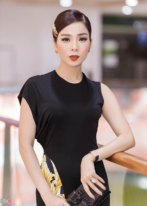 Là khách mời chương trình Người ấy là ai, Lệ Quyên chia sẻ quan điểm về người thứ ba khi lắng nghe câu chuyện Tường Linh vô tình làm tiểu tam. Lệ Quyên cho hay: “Nhận ra sự thật phũ phàng mình là người thứ ba sẽ không dễ dàng chấp nhận từ bỏ bởi vì quá yêu... (Ảnh: Zing)