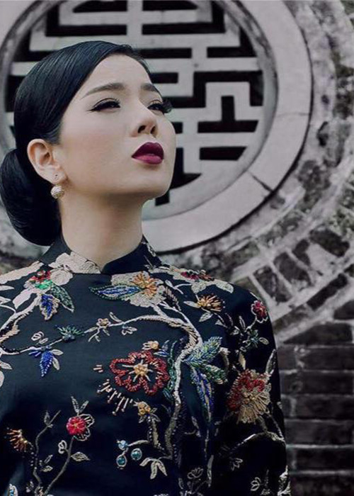 Cách ghen của Lệ Quyên là không bao giờ tha thứ. “Khi bình yên nhất, tôi vẫn luôn tự nhủ, với một người bạn đã từng yêu thương, tôn trọng như vậy nhưng anh ta vẫn đủ tâm trí quan tâm chăm sóc người khác như từng làm với mình thì không có đủ tư cách gì để xin lời tha thứ”, cô nói.