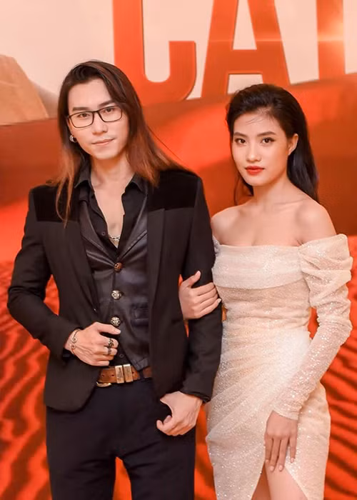 Góp mặt trong bộ phim “Cát đỏ”, anh đóng cặp với diễn viên Thúy Nga.