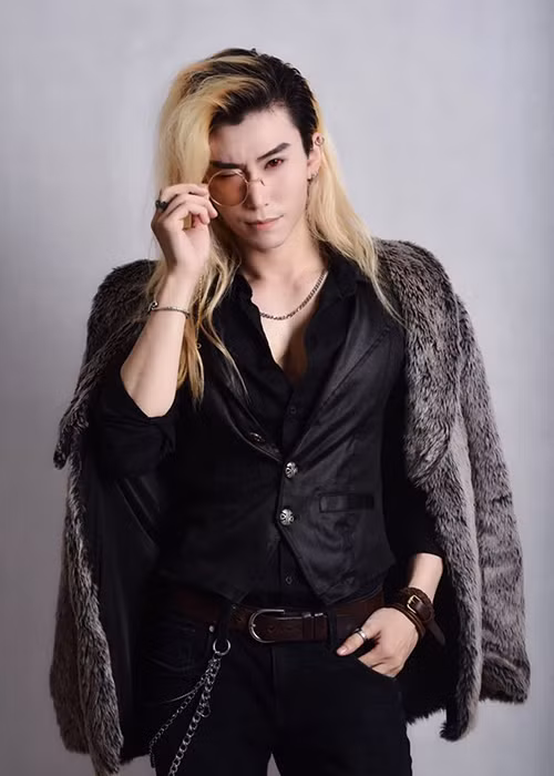  Quang của “Cát đỏ” từng là thành viên của nhóm nhạc Tia Chớp Bạc.