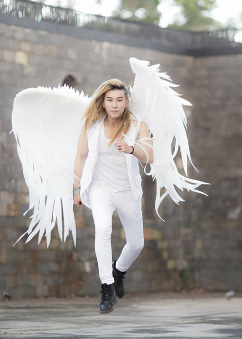 Võ Nghi Bình từng tham gia các chương trình: Giọng ải giọng ai (hát đôi cùng OnlyC), Ngôi sao phương Nam, Sàn đấu ca từ (chiến thắng Vũ Cát Tường).