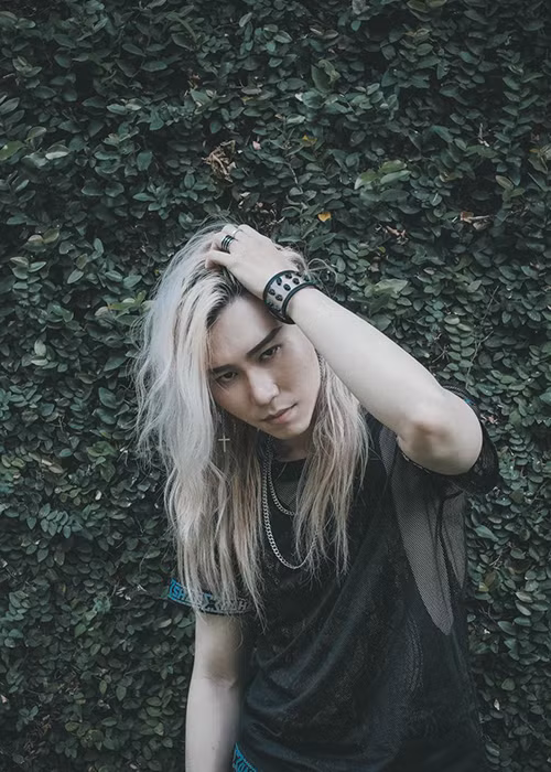 Ngoài ca hát, Nghi Bình còn có khả năng sáng tác, đóng phim, quay quảng cáo, đồng thời cũng là một người mẫu ảnh. Ảnh: VN Ngày nay