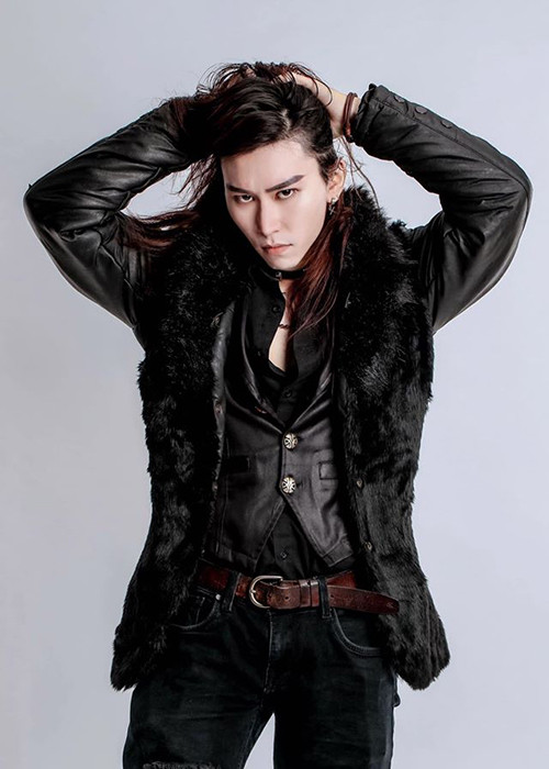 Nghi Bình rời nhóm Tia Chớp Bạc vì những bất đồng về quan điểm không thể nào giải quyết.