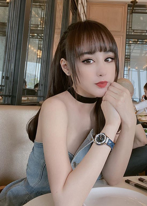 Không ít cư dân mạng đặt nghi vấn Bella dao kéo bởi gương mặt của cô thiếu tự nhiên.