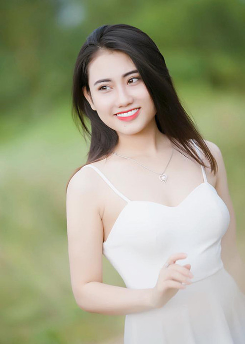 Huyền Thương sở hữu nhan sắc xinh đẹp không kém cạnh tình mới và một số người bạn gái cũ khác của Karik.