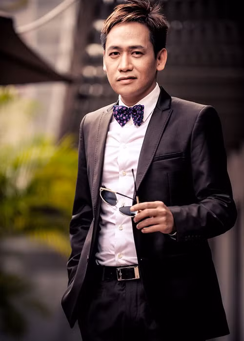 Nhờ album “Tình em là đại dương”, cát sê của Duy Mạnh tăng 1.000 lần. Trước khi nổi tiếng, anh đi hát phòng trà ở Sài Gòn với cát sê từ 80.000 đến 100.000 đồng. Ảnh: Giáo dục Việt Nam