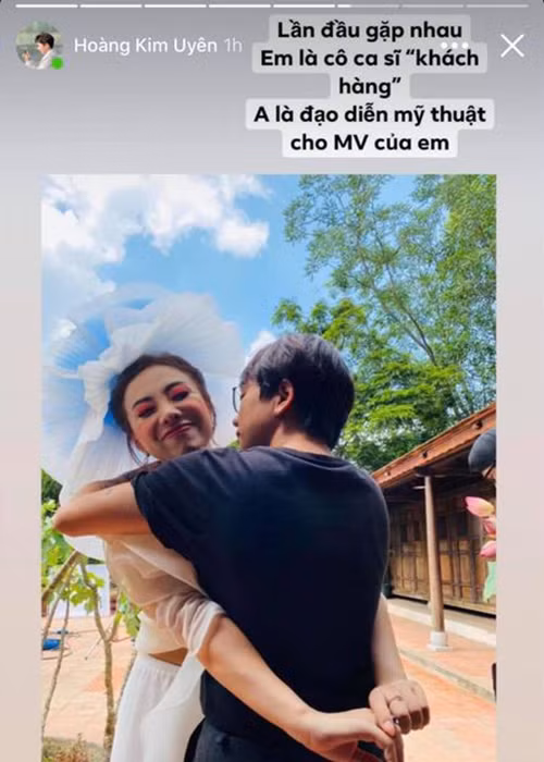 Cặp đôi còn liên tục viết về câu chuyện tình giữa hai người.