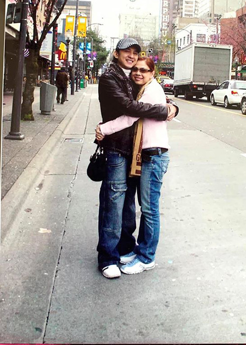 "Nhìn hình lưu diễn khắp nơi mới thấy mình và Đan Trường là nhiều show chung với nhau nhất luôn đó", Thanh Thảo chia sẻ.