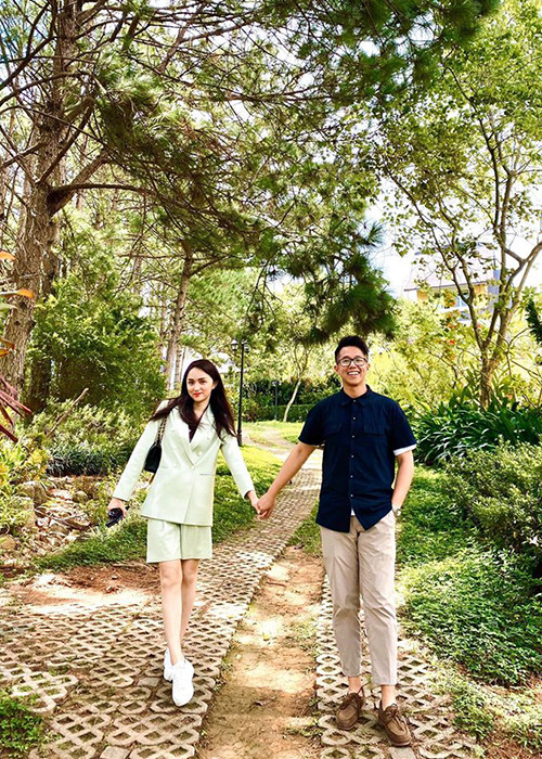 Sau khi được ghép đôi trong chương trình "Người ấy là ai", Matt Liu và Hương Giang liên tục khoe ảnh tình tứ bên nhau.