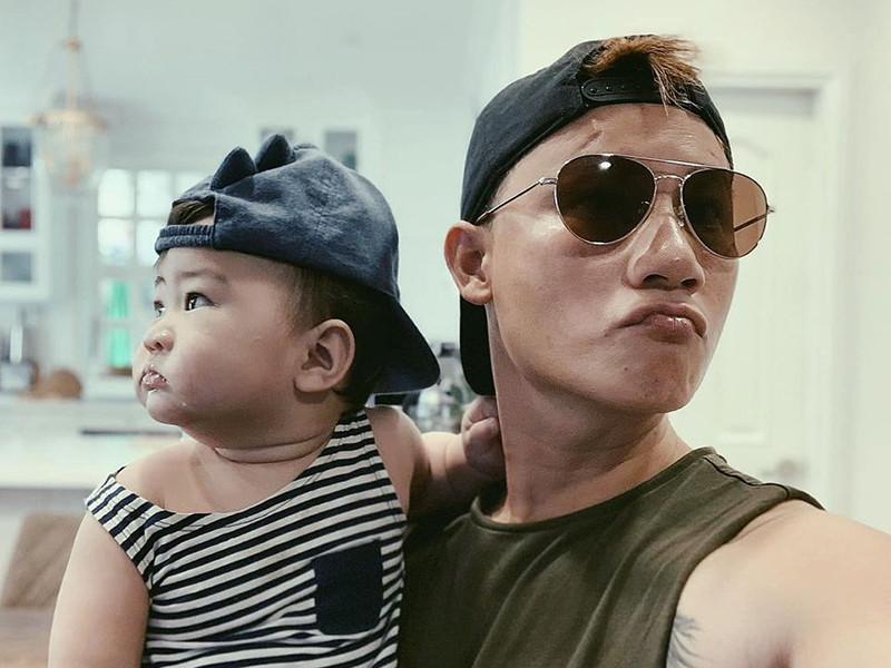 Sau khi bé Hippo chào đời, vì thương bà xã trải qua 3 lần sinh nở vất vả, Hoàng Bách đã triệt sản.