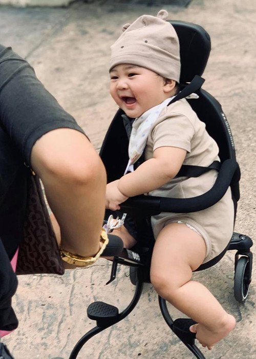 Hình ảnh cưng muốn xỉu của bé Hippo.