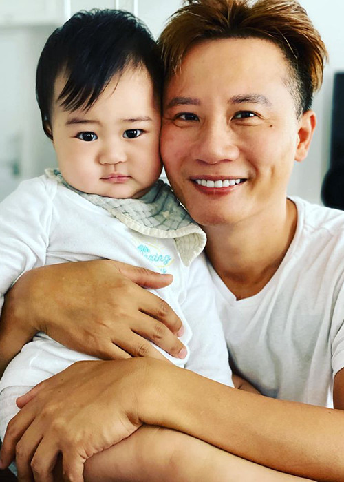 Hoàng Bách khoe con trai út là bản sao của bố.