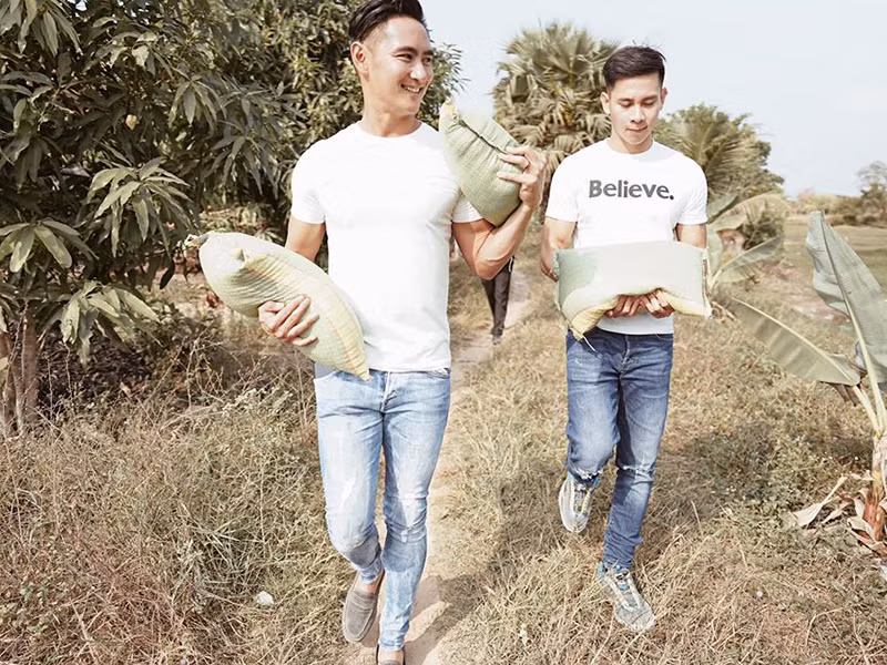 Hồ Vĩnh Khoa và Rhonee Rojas có nhiều điểm chung như khám phá thiên nhiên, yêu thích các môn thể thao, đi từ thiện.