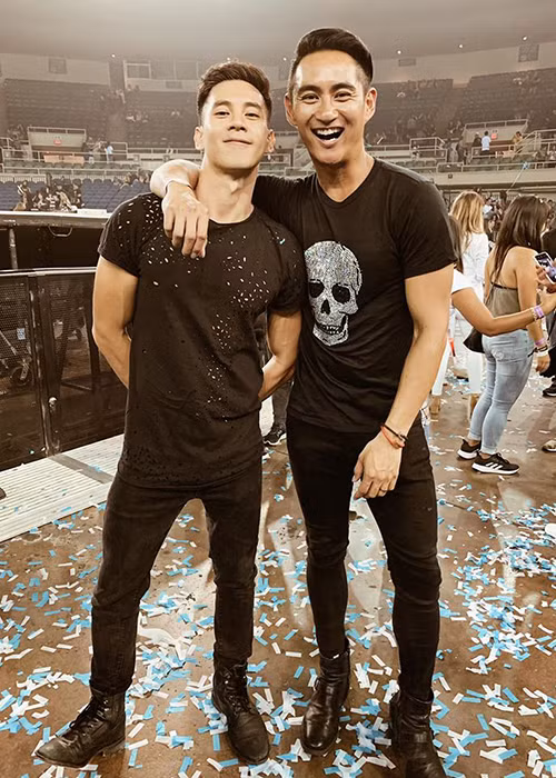 Ngoài Adrian Anh Tuấn- Sơn Đoàn, một cặp đôi kết hôn đồng giới khác của Vbiz là Hồ Vĩnh Khoa - Rhonee Rojas.