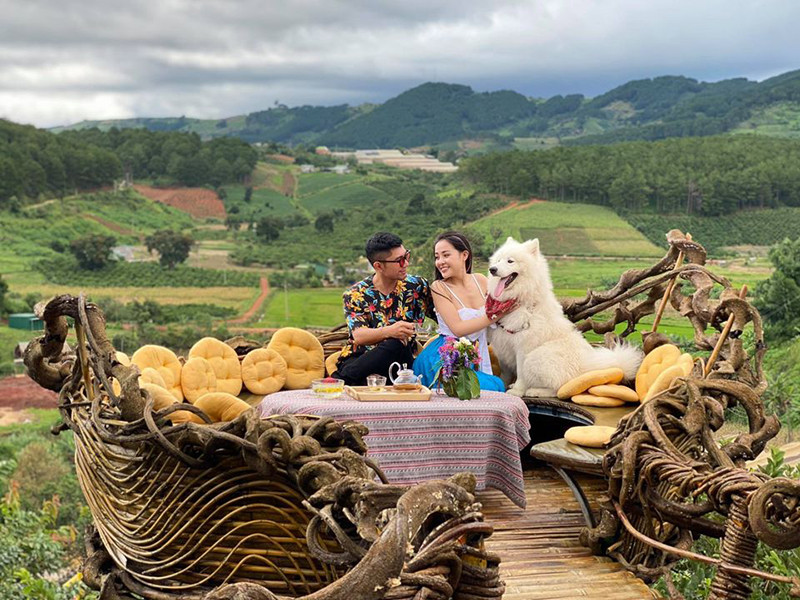 Cặp đôi thường xuyên khoe ảnh hẹn hò lãng mạn.