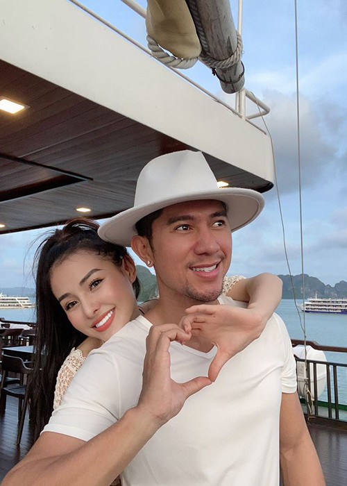 Sau khi tái hợp, Lương Bằng Quang và bạn gái kém 16 tuổi ngày càng dính như sam.