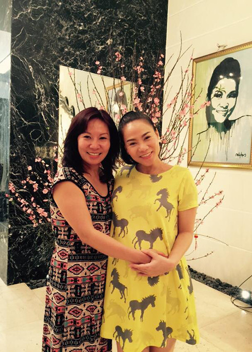 Thu Minh cho biết, cô và chị gái giống từ đôi mắt, nụ cười đến giọng nói.