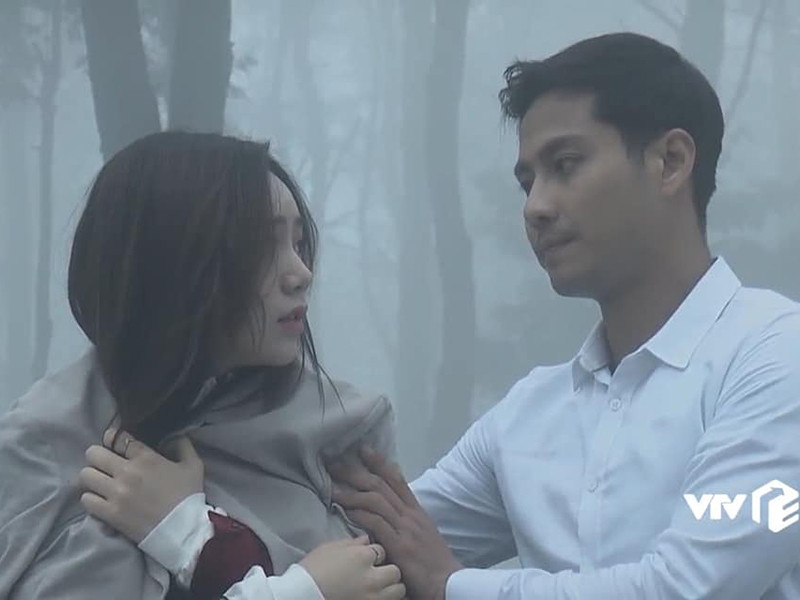 Trong “Tình yêu và tham vọng”, anh đóng vai chàng luật sư ga lăng còn trong “Đừng bắt em phải quên”, Thanh Sơn vào vai thầy giáo trầm tính.