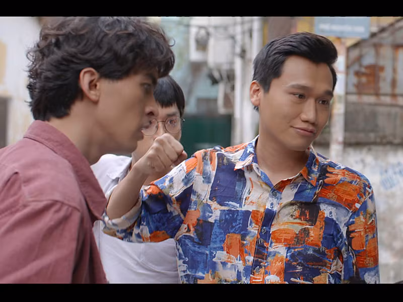 Năm 2020, Xuân Nghị nổi như cồn nhờ vai Bách - chàng diễn viên lăn lộn với nghề, siêu tán gái trong “Nhà trọ Balanha”.