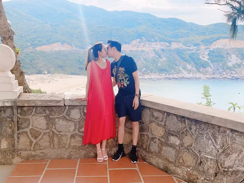 Dương Khắc Linh thú nhận, khi còn độc thân, anh không thể yêu hết mình hay tính quá xa chuyện tương lai.