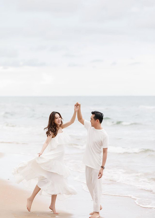 Đám cưới của Dương Khắc Linh diễn ra vào tháng 6/2019. Nam nhạc sĩ thú nhận anh phải tranh thủ kết hôn trước khi nửa kia đổi ý.