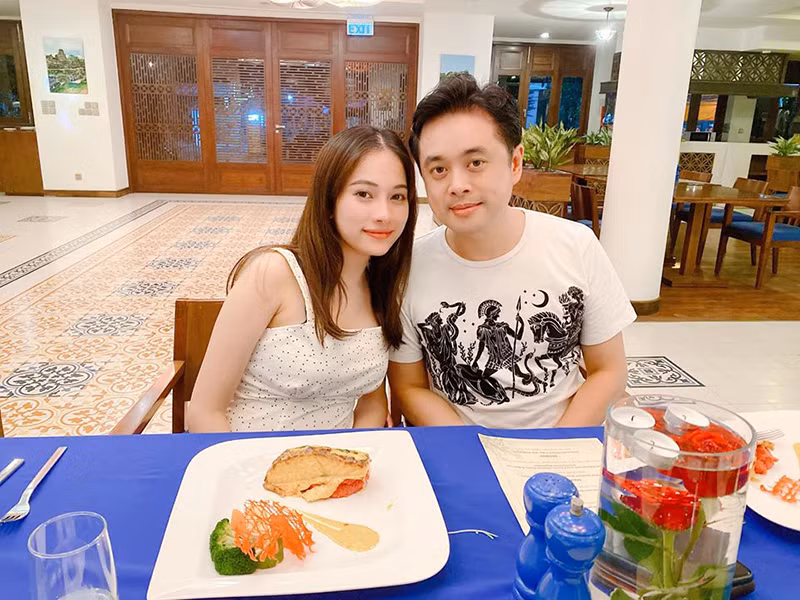 Vợ chồng Dương Khắc Linh hợp tính nhau đến mức chỉ cần nhìn cũng sẽ hiểu đối phương sắp làm chuyện gì.