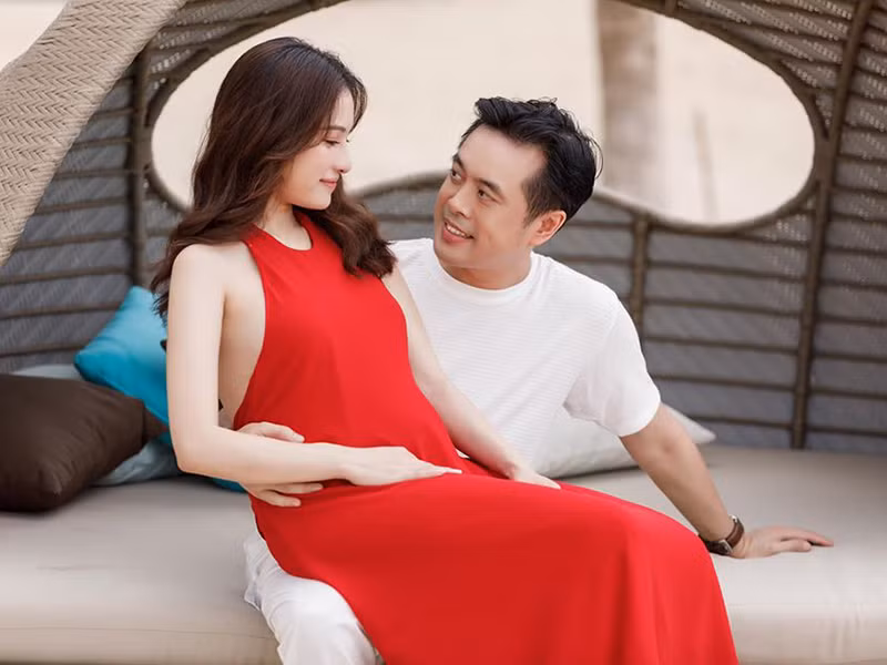 Ngọc Duyên cho biết, từ khi cô có bầu, ông xã lúc nào cũng dành mọi thứ tốt nhất cho vợ.