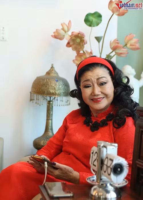 Nữ nghệ sĩ hiện tại chọn cuộc sống bình yên bên con cháu. Ảnh: Vietnamnet