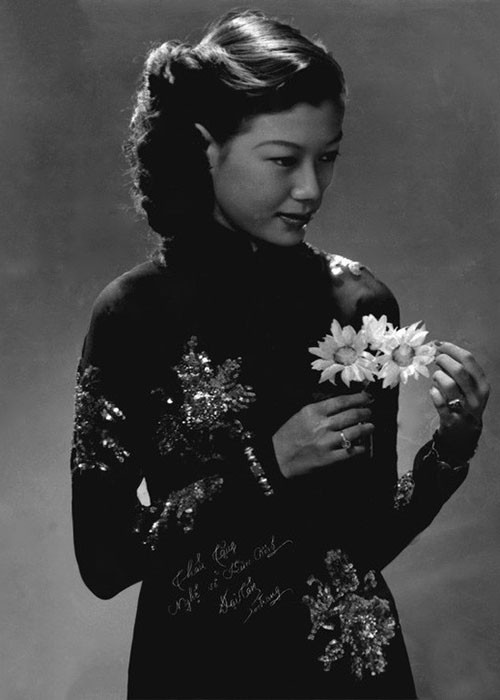 Bà từng được cha mẹ hứa gả cho con trai của một Đốc Phủ Sứ ở Mỹ Tho làm trong ngành tư pháp. Hai người vừa gặp đã trúng tiếng sét ái tình. Ảnh: Người đưa tin