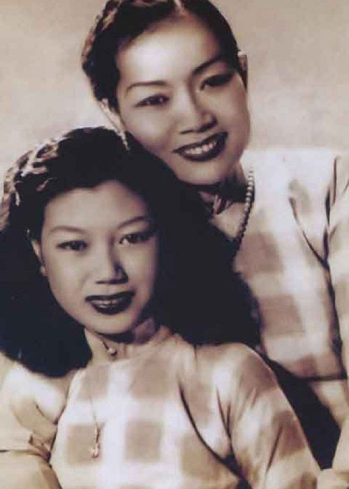 Nghệ sĩ Kim Cương từng yêu nhà báo nhưng bị mẹ cấm cảm. Khi người yêu rủ đi trốn, vì đạo hiếu và sân khấu, bà đành chia tay. 1 tháng sau, tình cũ của bà lấy vợ. Ảnh: Người đưa tin