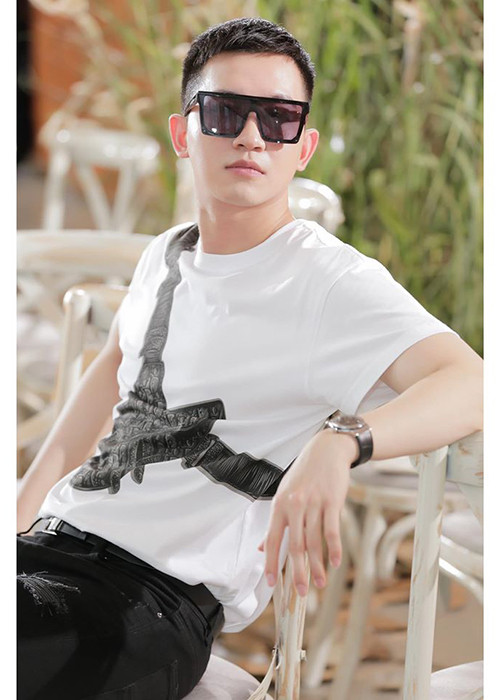 Thúy Diễm còn cho biết, cô ấn tượng với đôi mắt biết nói, nụ cười hiền lành, ngây ngô của Võ Cảnh.