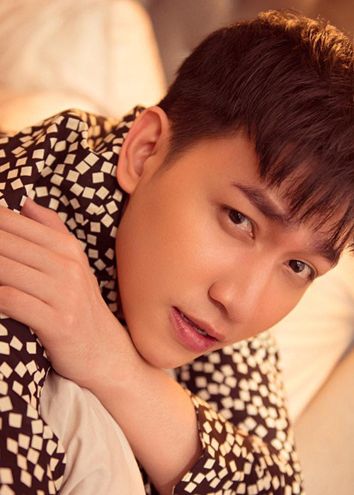 Nam người mẫu sinh năm 1990 luôn xuất hiện với vẻ ngoài lịch lãm.