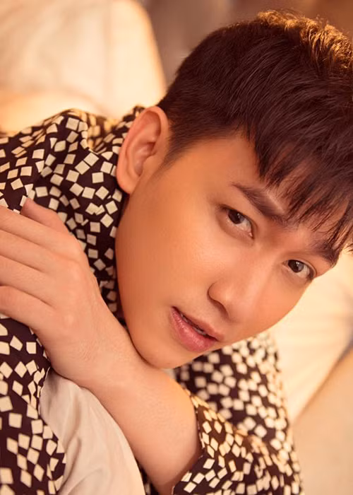 Nam người mẫu sinh năm 1990 luôn xuất hiện với vẻ ngoài lịch lãm.