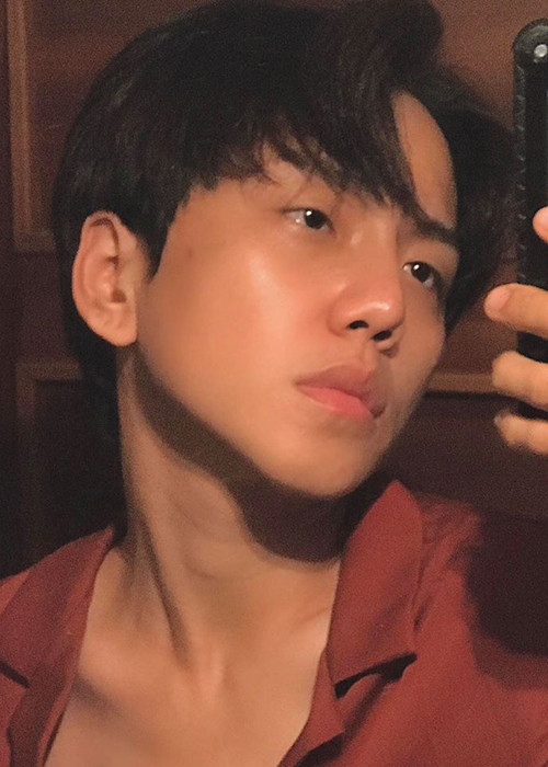 Lan Trinh và bạn trai gặp nhau trong một buổi quay hình. Nữ ca sĩ cho biết, cô rung động bởi sự quan tâm của Ken dành cho mình trong những ngày quay.