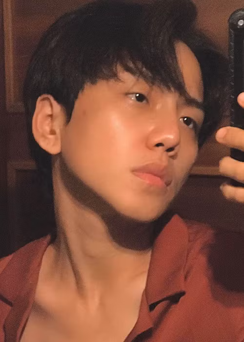 Lan Trinh và bạn trai gặp nhau trong một buổi quay hình. Nữ ca sĩ cho biết, cô rung động bởi sự quan tâm của Ken dành cho mình trong những ngày quay.