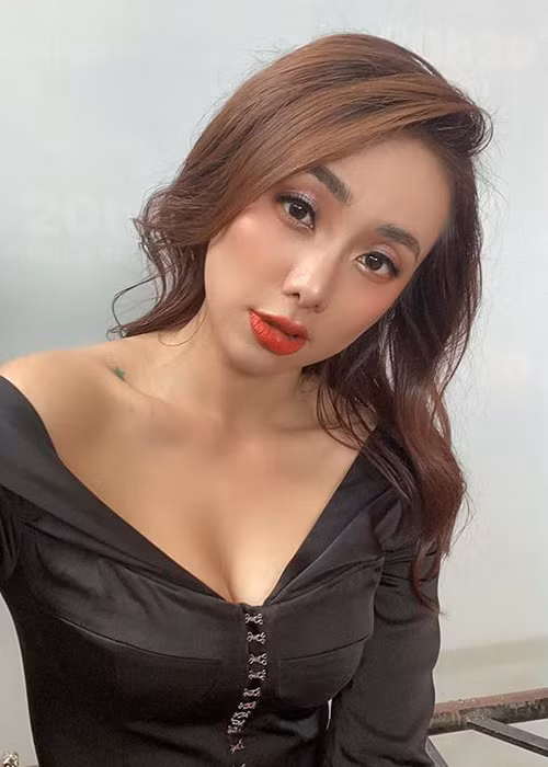 Sau khi công khai hẹn hò, Lan Trinh và Ken nhận được sự ủng hộ từ phía bạn bè, đồng nghiệp.