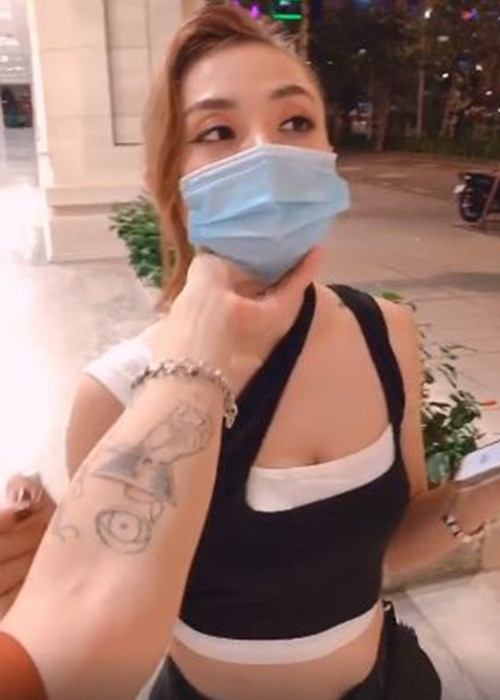 Sau khi Lan Trinh công khai mối quan hệ, Ken cũng có động thái. Anh chia sẻ khoảnh khắc tình cảm bên Lan Trinh đồng thời khẳng định nữ ca sĩ là bạn gái.