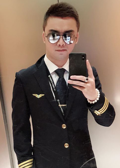 Sau khi chia tay Âu Hà My, Hà Duy vướng nghi vấn lộ clip nhạy cảm. Lúc đó, anh lên tiếng phủ nhận. Là bạn gái cũ, Âu Hà My bị lôi vào ồn ào. Về phần mình, nữ giảng viên dọa kiện nếu tin đồn thất thiệt bị cư dân mạng đẩy đi quá xa.