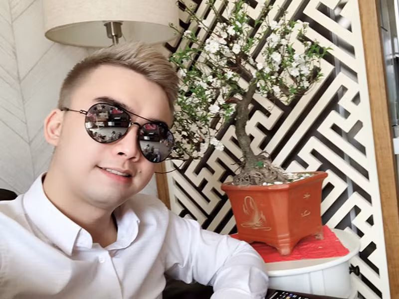 Hà Duy được gia đình định hướng trở thành phi công sau khi rời xa màn ảnh.