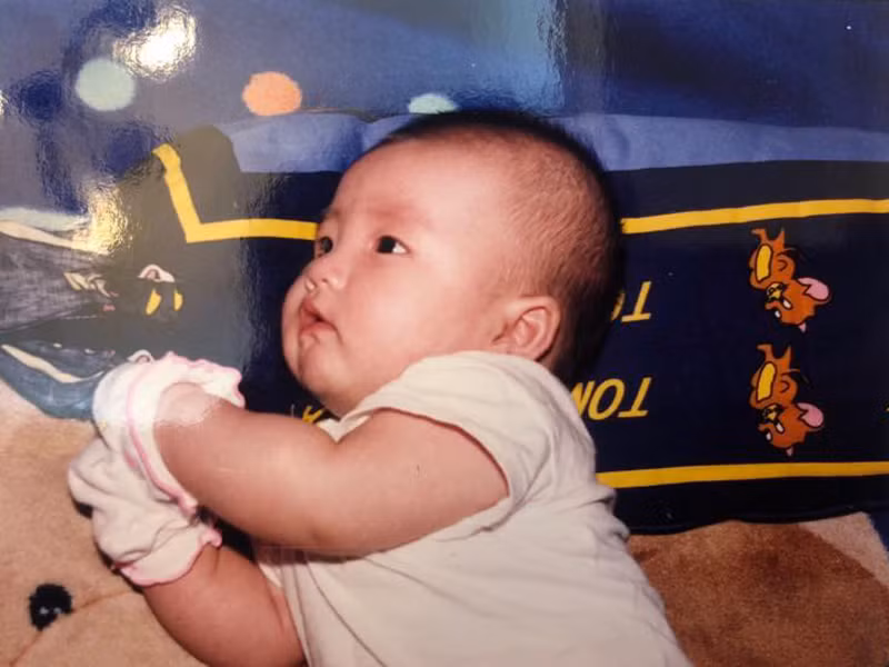 Gia Bảo được mẹ cho gặp cha đẻ - Tuấn Thăng nhưng mối quan hệ giữa hai cha con được cho là xa cách.