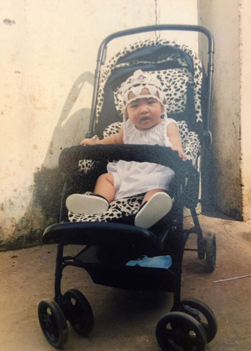 Hiền Thục thường xuyên cho con gái ăn mặc điệu đà.