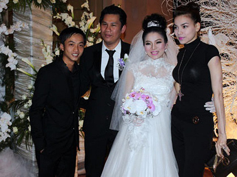 Năm 2011, Lệ Quyên làm đám cưới với Đức Huy, còn Hồ Ngọc Hà gắn bó với Cường Đô la. Đến năm 2015, Hà Hồ ly hôn Cường Đô la. Ảnh: Saostar