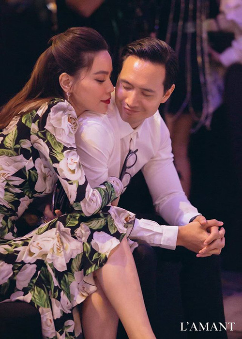 Về phía Hồ Ngọc Hà, cô đang có chuyện tình đẹp sau khi ly hôn. Hiện tại, nửa kia của nữ ca sĩ là diễn viên Kim Lý. Cả hai nảy sinh tình cảm khi đóng MV "Cả một trời thương nhớ" của nữ ca sĩ năm 2017.