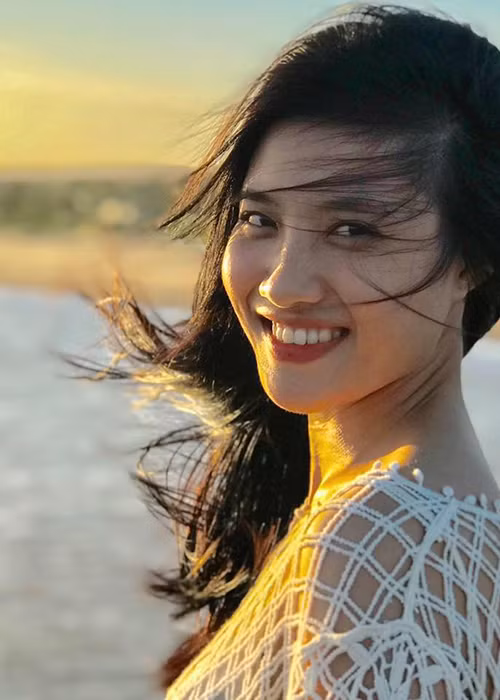 Cô hiện theo học Trường Đại học Sân khấu - Điện ảnh TP.HCM.