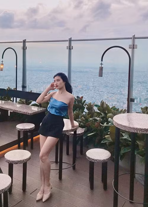 Thúy Nga sở hữu vóc dáng cân đối, gợi cảm.